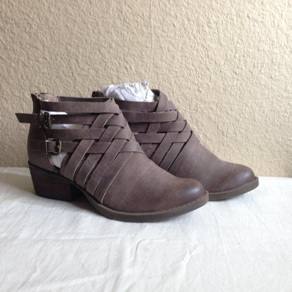 Not Rated Geal heel shoe Taupe #6 
